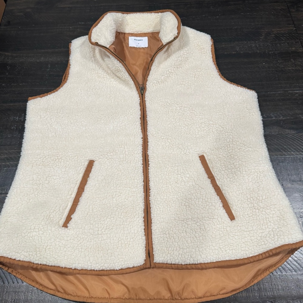 Old Navy Sherpa Vest Size: XL - Picture 2 of 6